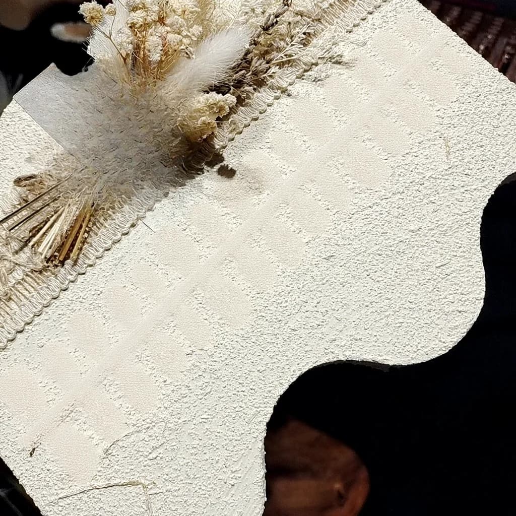Krátké nalepovací nehty s kočičím okem, vzor srdce a ohňostroj