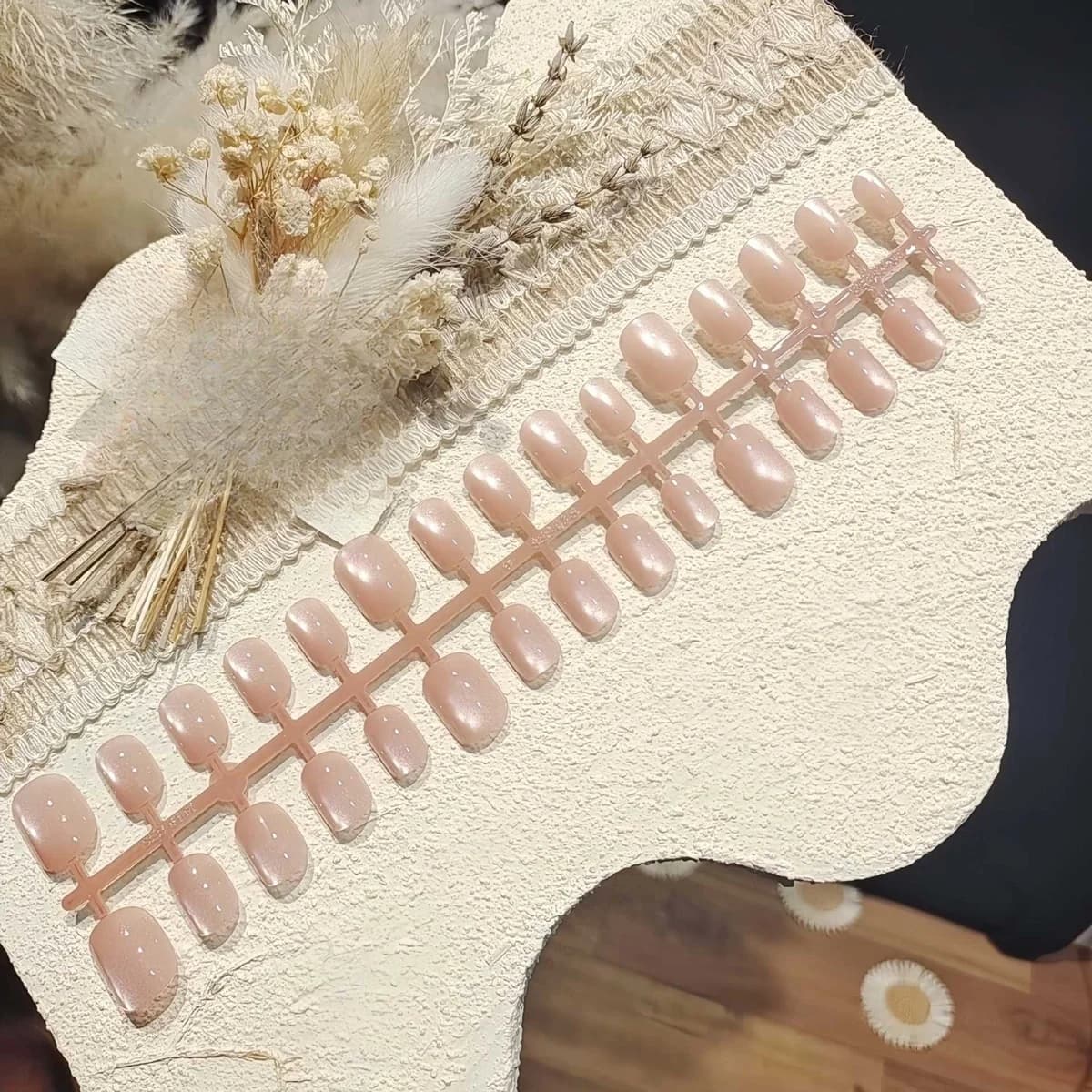 Růžové nehty na lepení Cat Eye s efektem skleněných perliček, sada plné velikosti