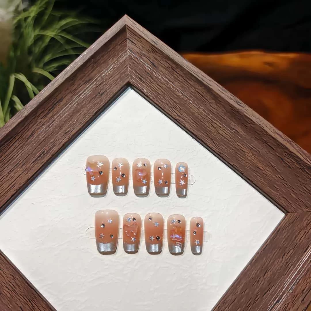Nalepovací nehty Cat Eye s glitry a francouzskou špičkou
