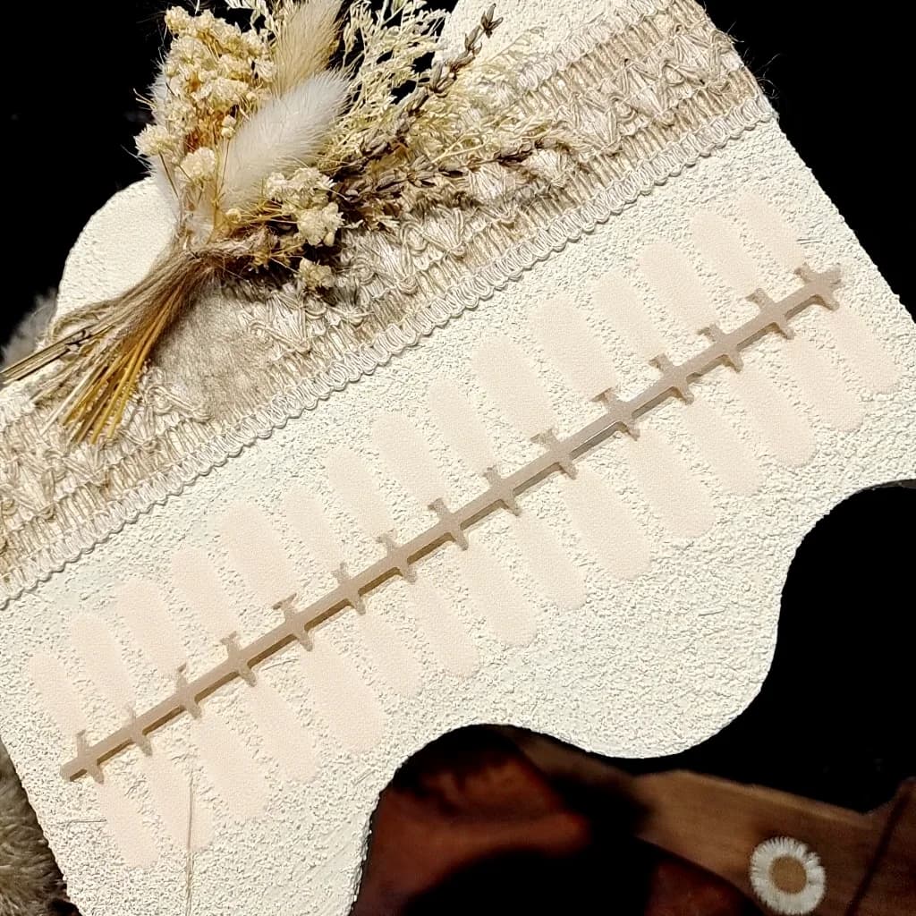 Růžové nalepovací nehty s kočičím okem, střední ovál, glitrový povrch