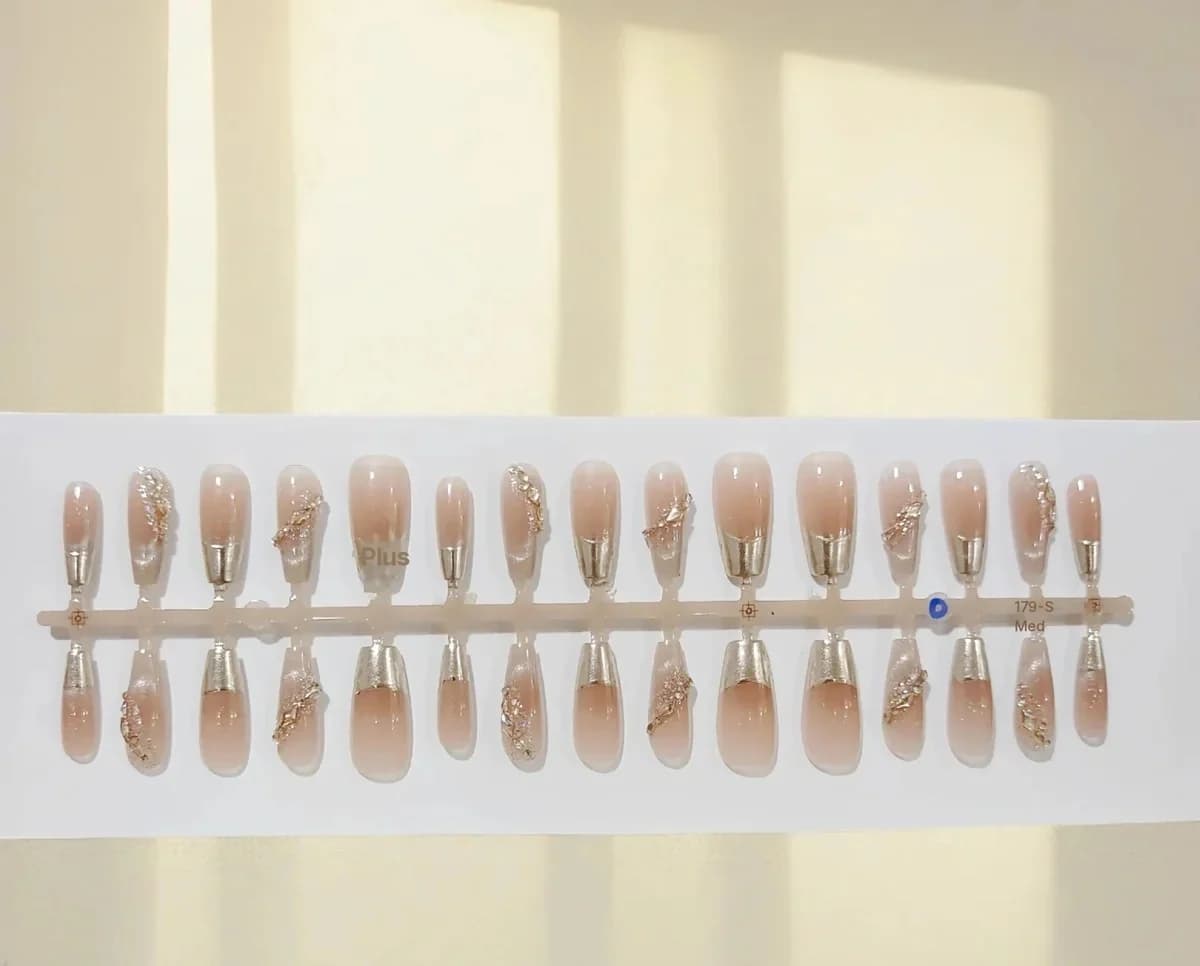 Nalepovací nehty French Tip se zlatým lemem a glitry, 30 ks