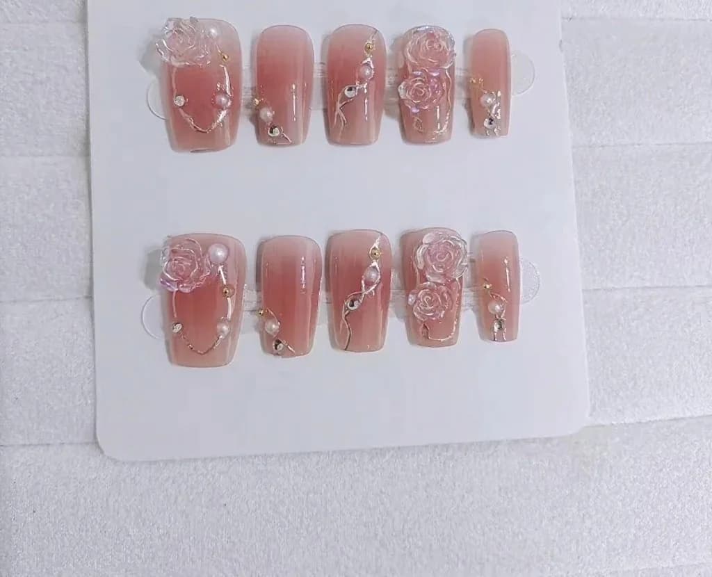 Zlatá kamélie nalepovací nehty květinový design sladký styl manikúra set