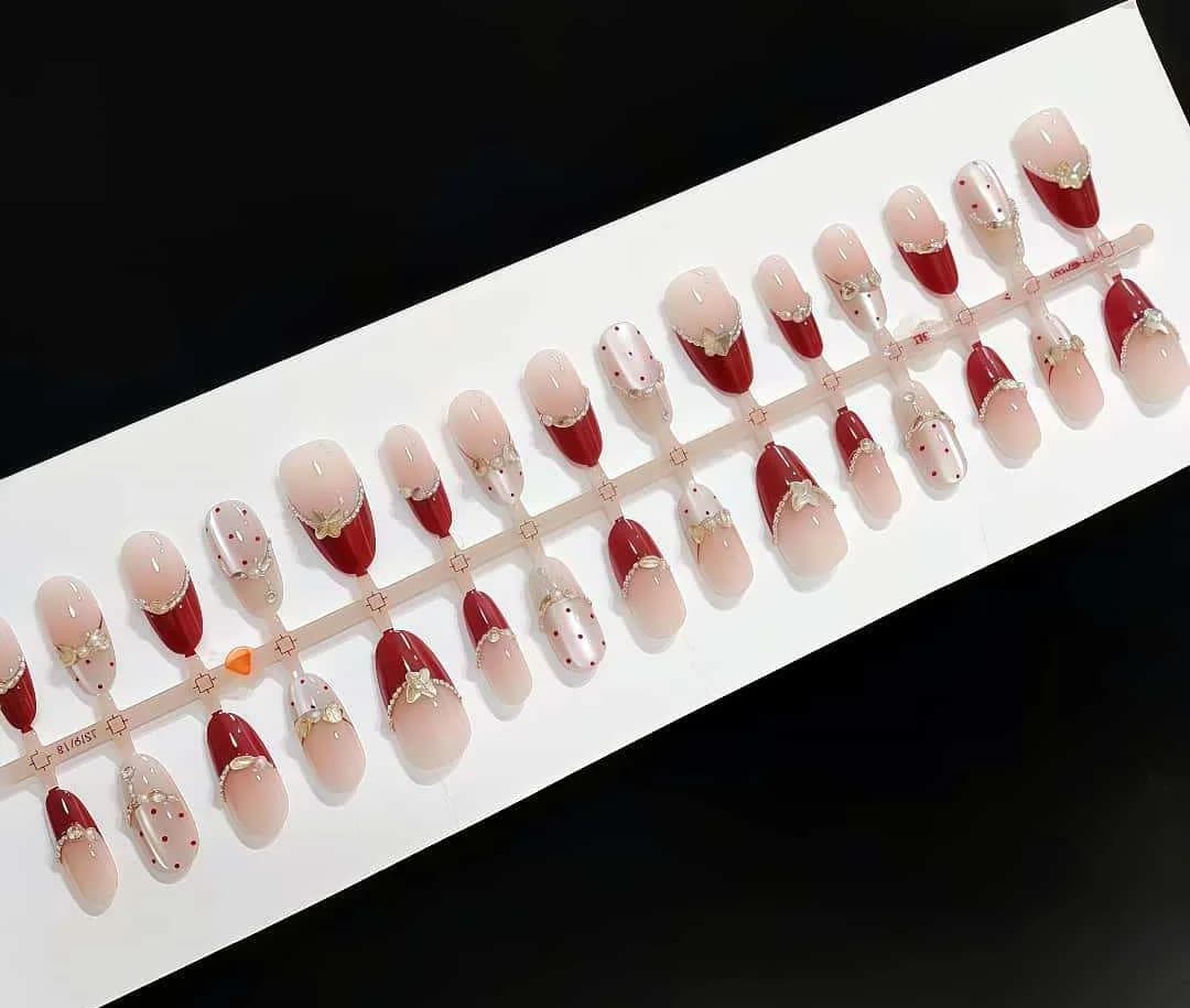 Červené nalepovací nehty Cat Eye s kamínky, střední oval