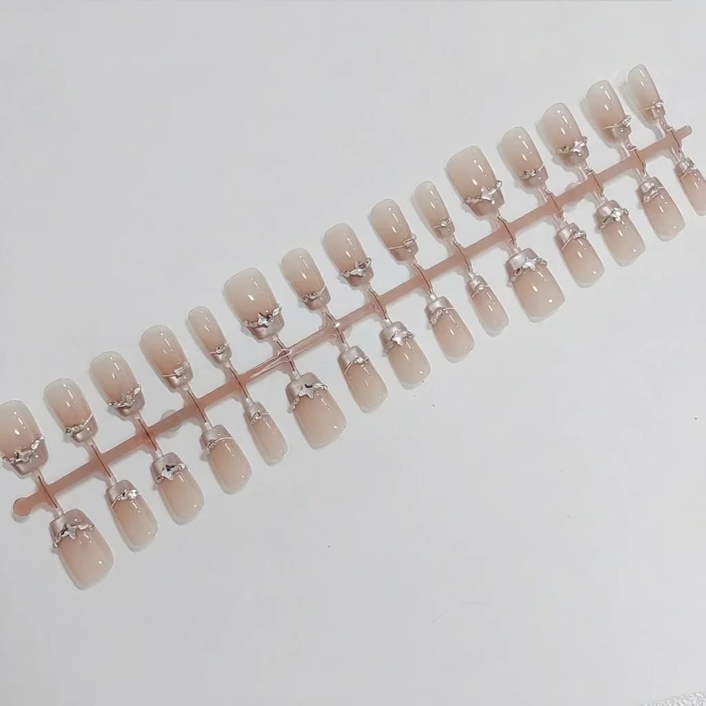 Nalepovací nehty French Tip s motýlími kamínky a kočičím okem