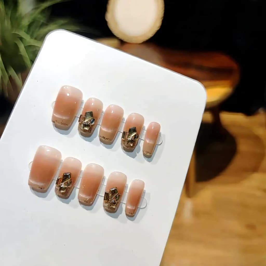 Nalepovací nehty Cat Eye Blush s kamínky, krátký coffin, 30 ks