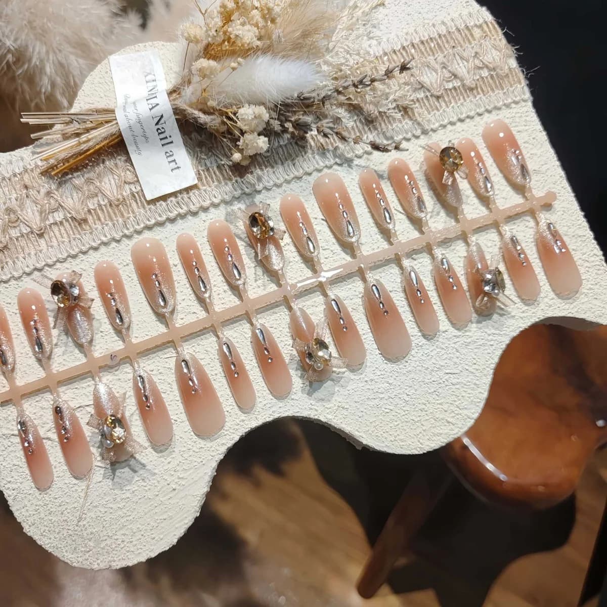 Nalepovací nehty Paris Dream Cat Eye s kamínky a mašlí