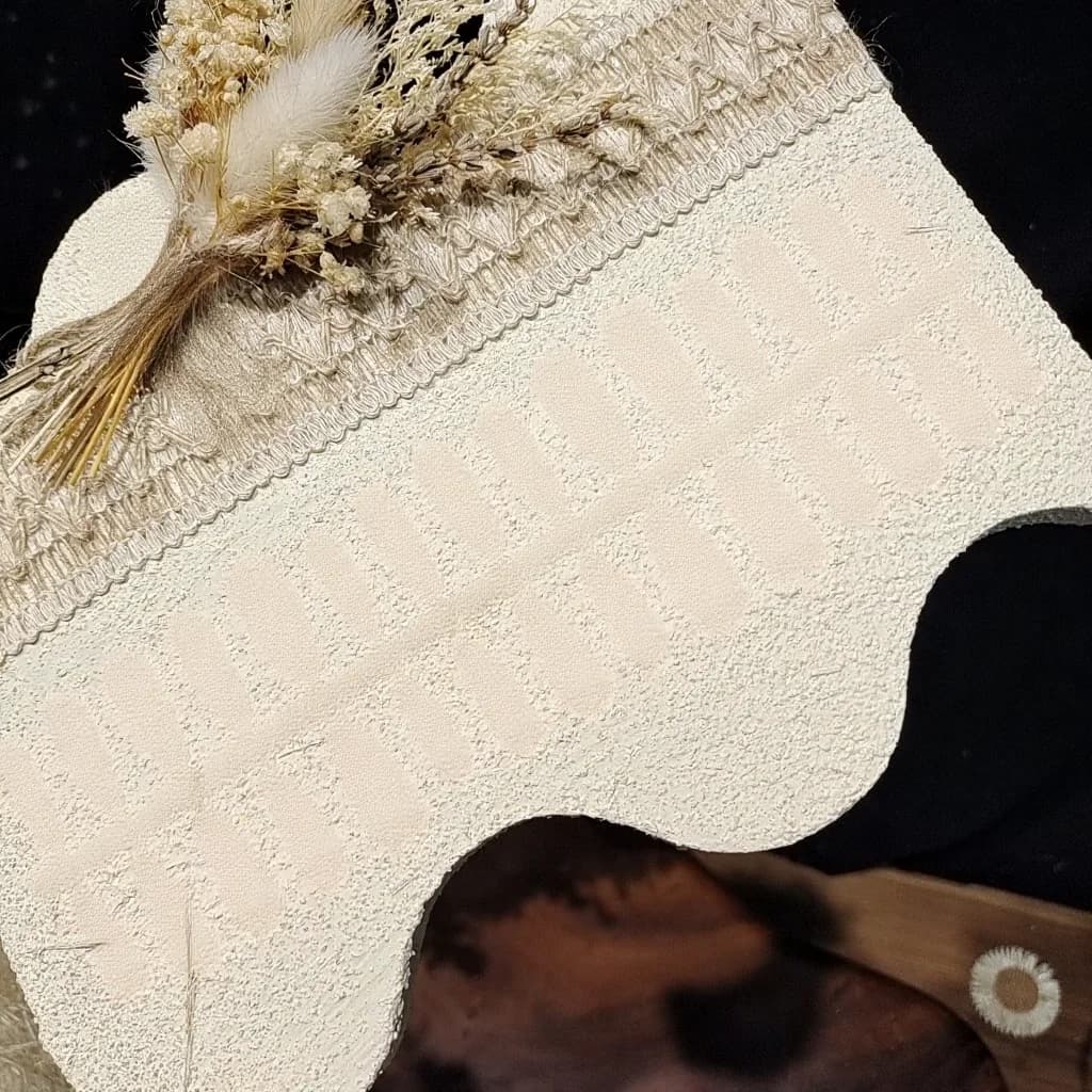 Růžové nalepovací nehty s kočičím okem, střední ovál, glitrový povrch