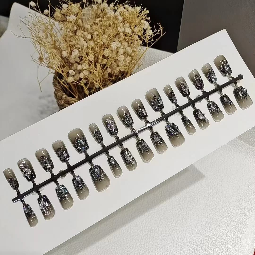 Černé hadí nalepovací nehty, krátký coffin tvar, glitter design, 30 ks