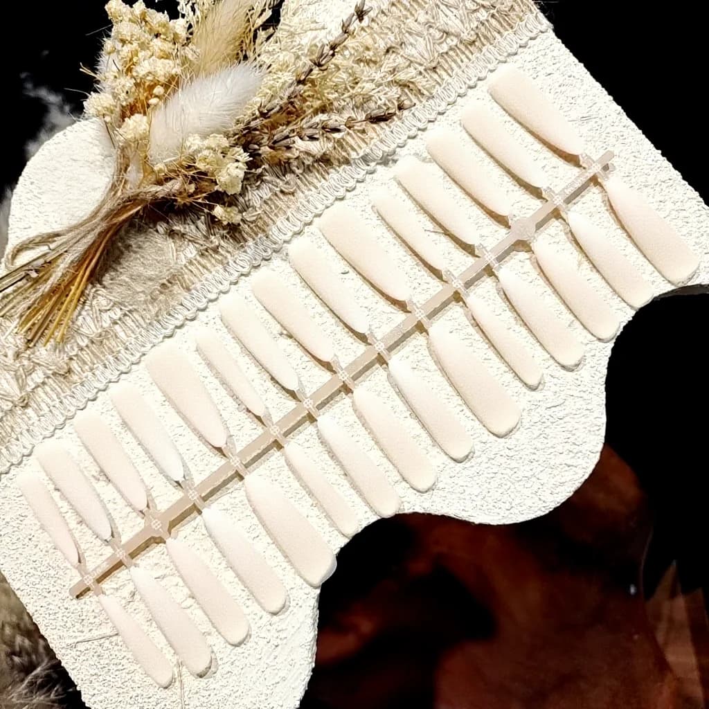 Nalepovací nehty s designem hvězdného kočičího oka a kamínky