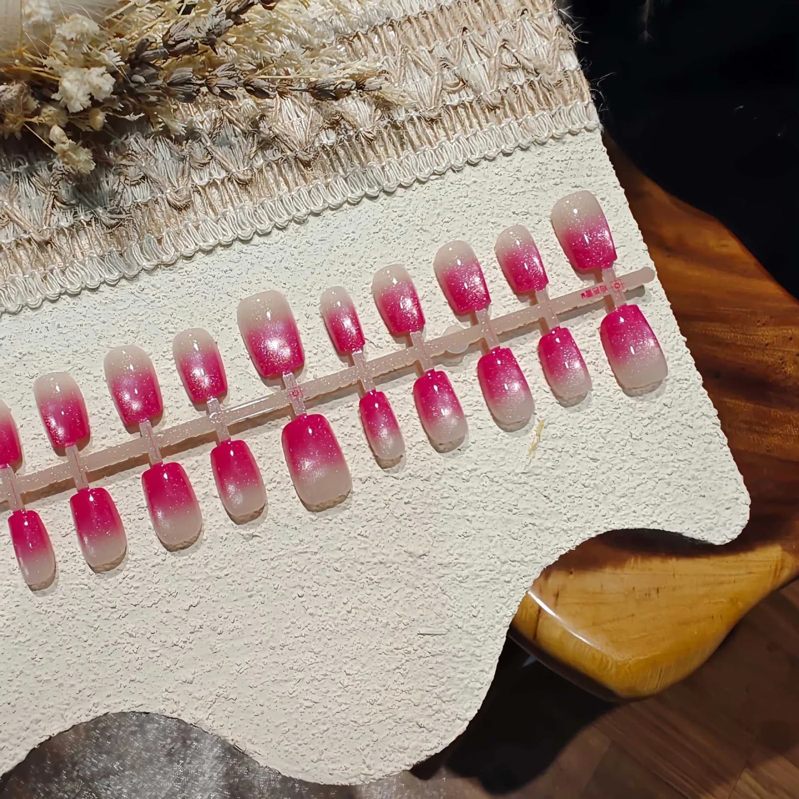 Nalepovací nehty Cat Eye s růžovým gradientem, krátký tvar Ballerina