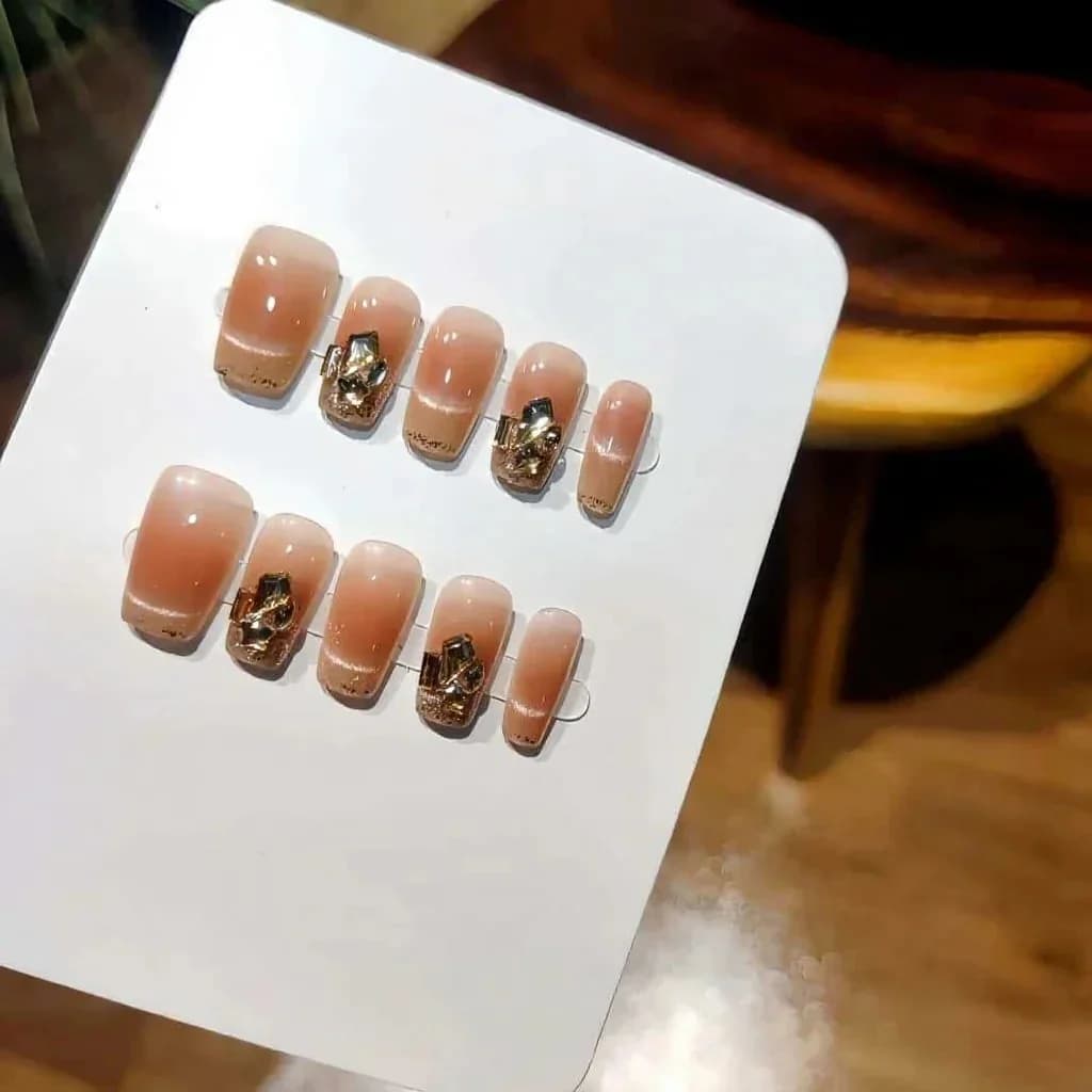 Nalepovací nehty Cat Eye Blush s kamínky, krátký coffin, 30 ks
