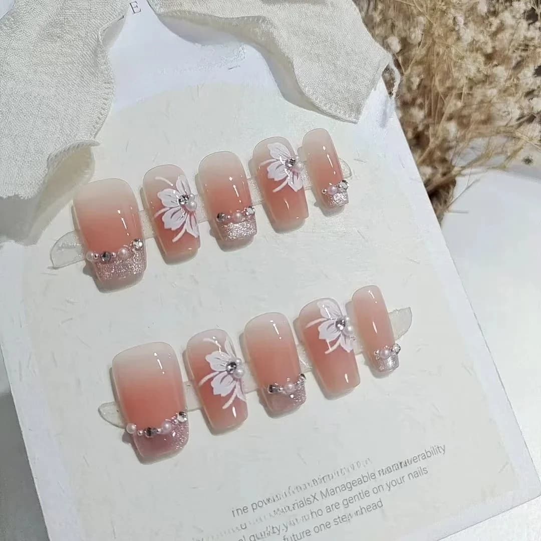Nalepovací nehty Cat Eye Lily s perlami a kamínky