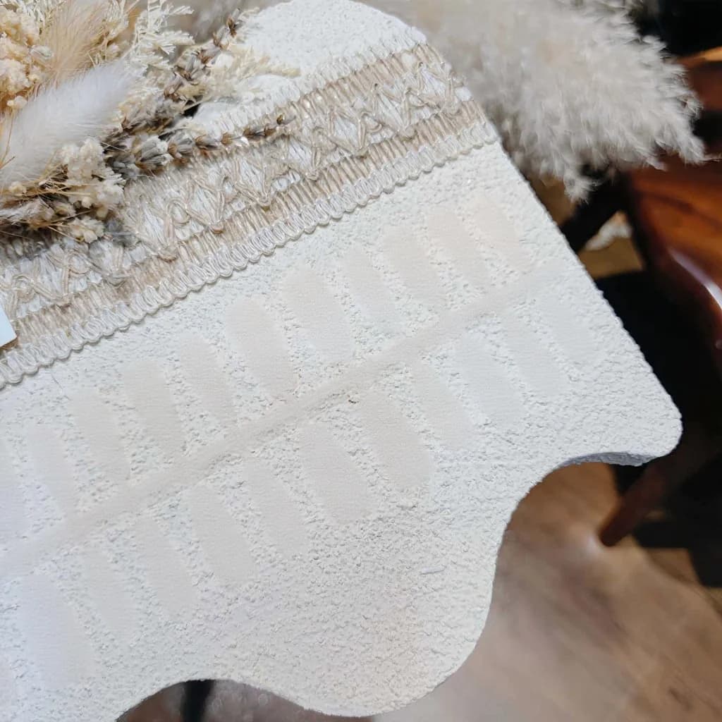 Nalepovací nehty s francouzskou špičkou, květinami, motýly a kamínky