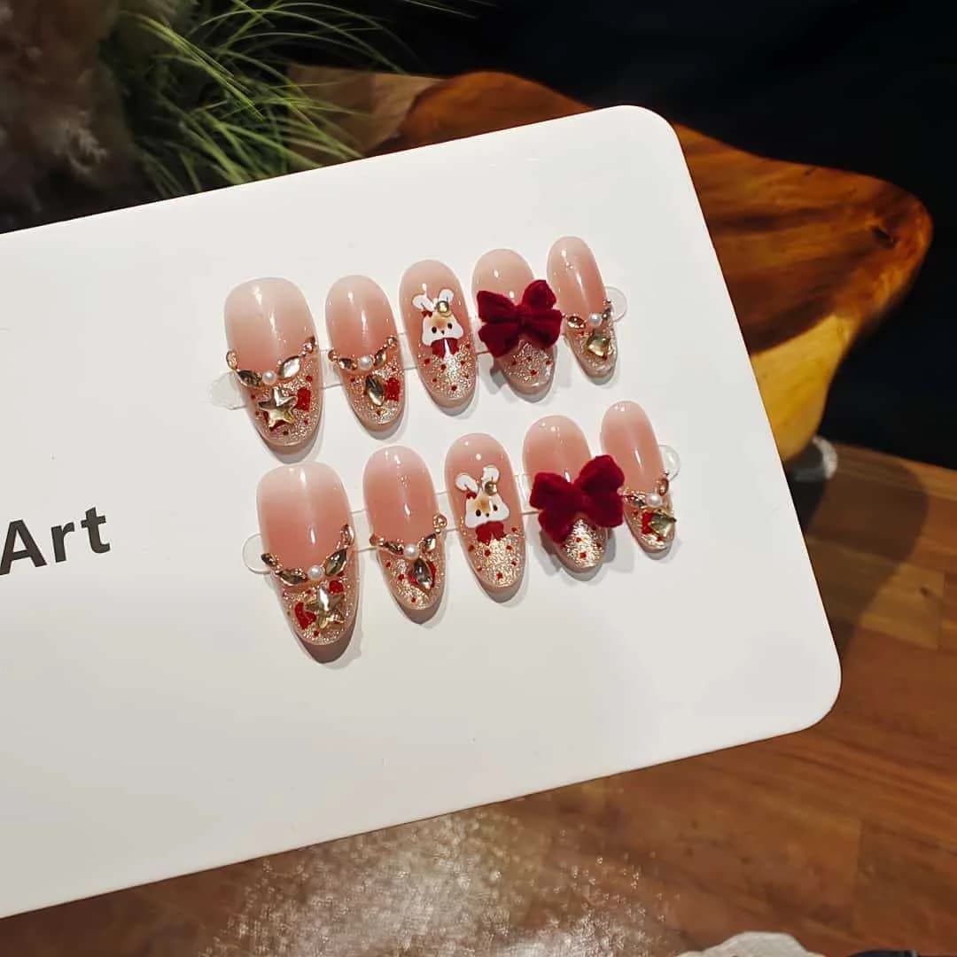 Nalepovací nehty Cat Eye French tip s kamínky a mašličkami