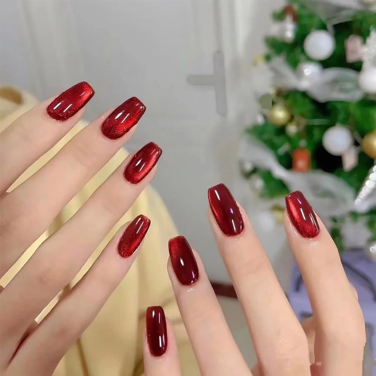 Červené nehty Cat Eye na nalepení, krátké a střední, tvar Coffin