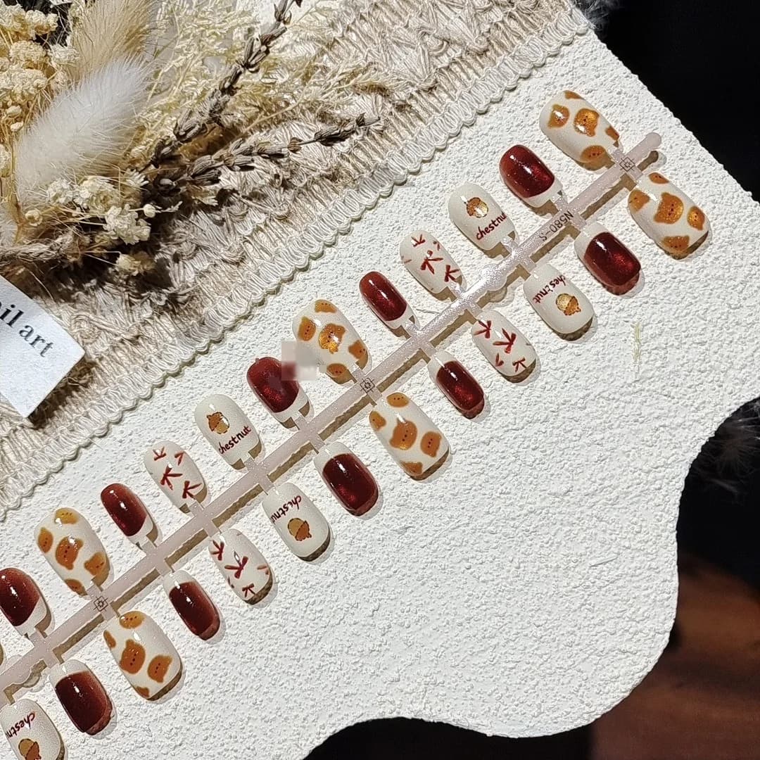 Nalepovací nehty Cat Eye kaštanový medvěd krátký tvar baletky třpyt