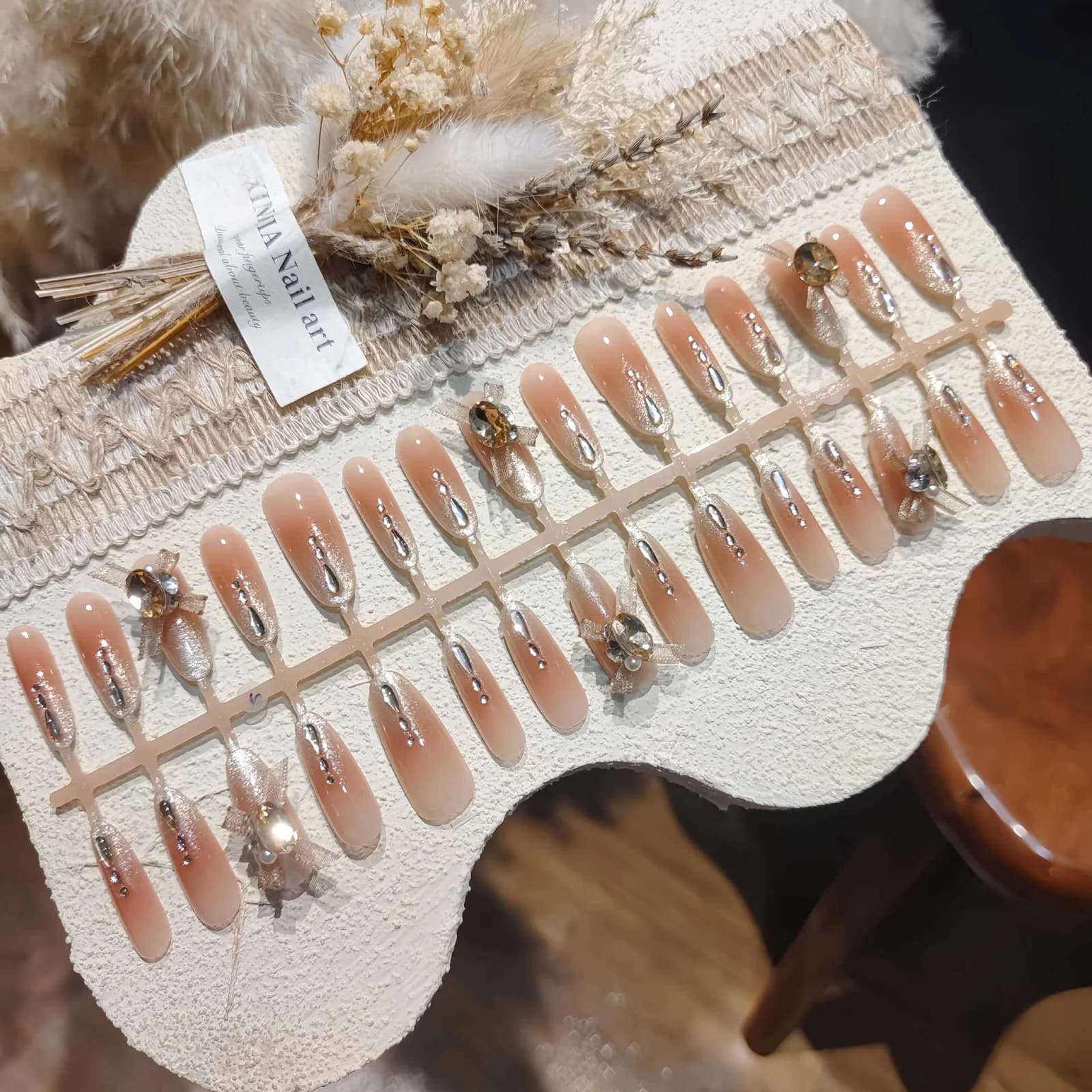 Nalepovací nehty Paris Dream Cat Eye s kamínky a mašlí