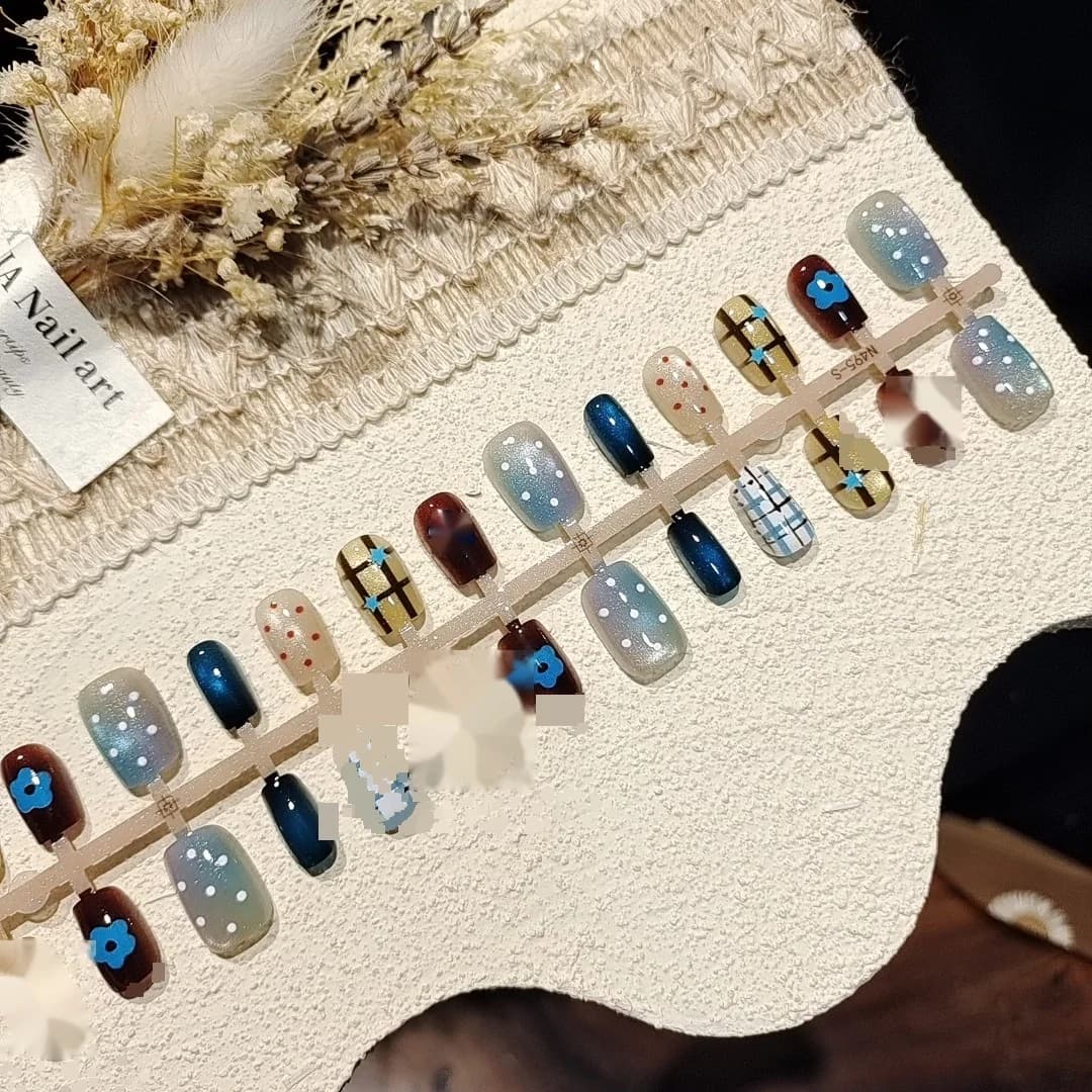 Nalepovací nehty Cat Eye s hvězdným třpytem, krátký tvar baletky