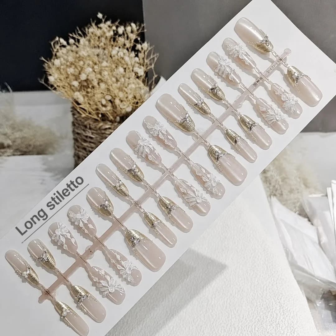 Nalepovací nehty s 3D motýly a květy, dlouhý tvar stiletto