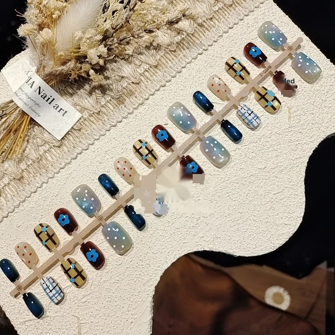 Nalepovací nehty Cat Eye s hvězdným třpytem, krátký tvar baletky