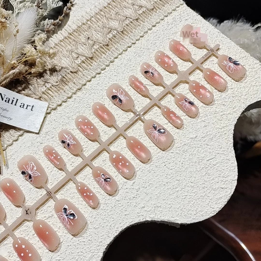 Nalepovací nehty Cat Eye se skleněnými korálky a kamínky