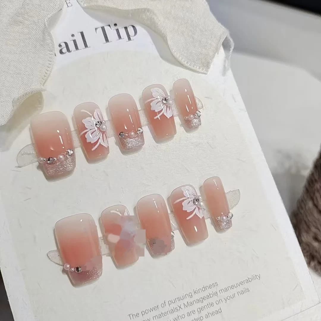 Nalepovací nehty Cat Eye Lily s perlami a kamínky