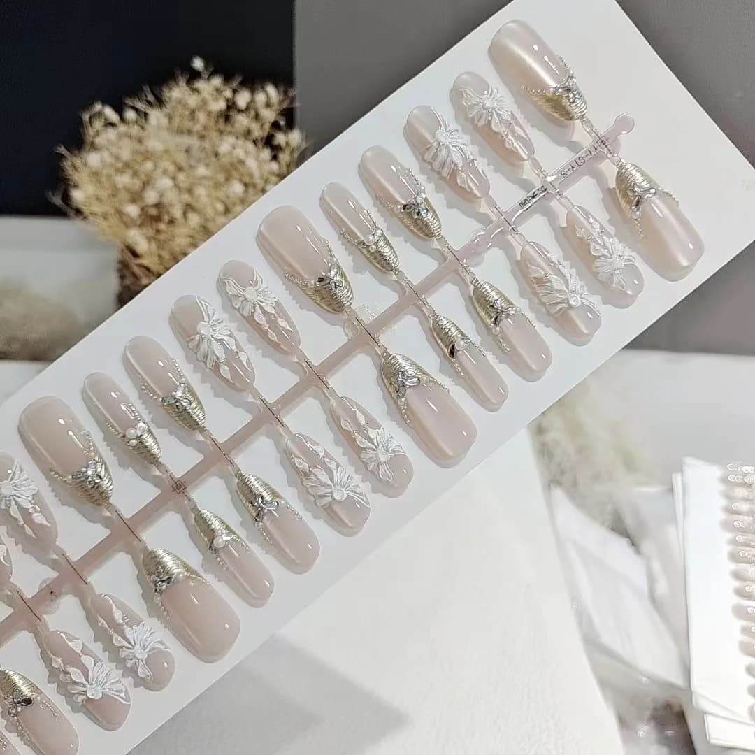 Nalepovací nehty s 3D motýly a květy, dlouhý tvar stiletto