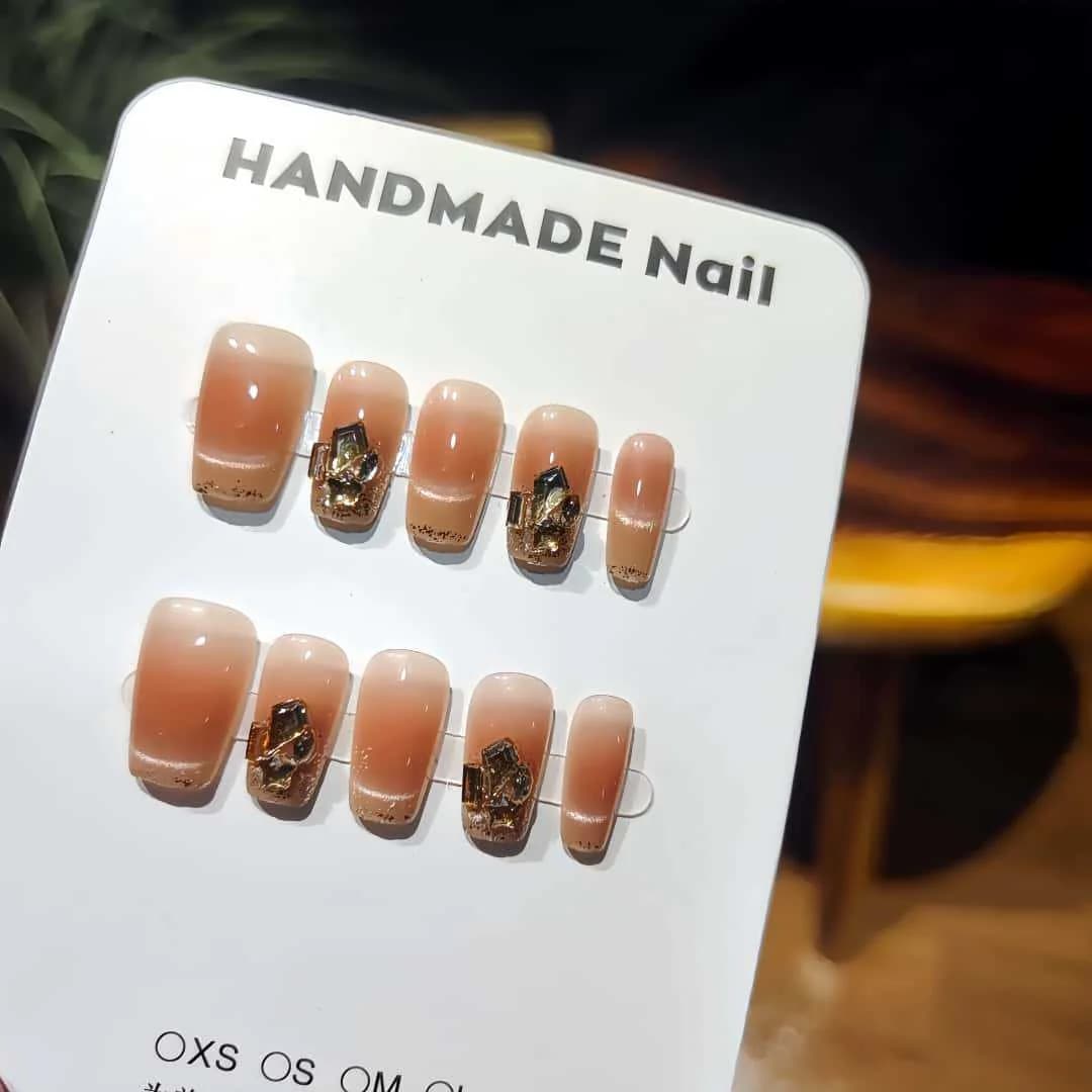 Nalepovací nehty Cat Eye Blush s kamínky, krátký coffin, 30 ks